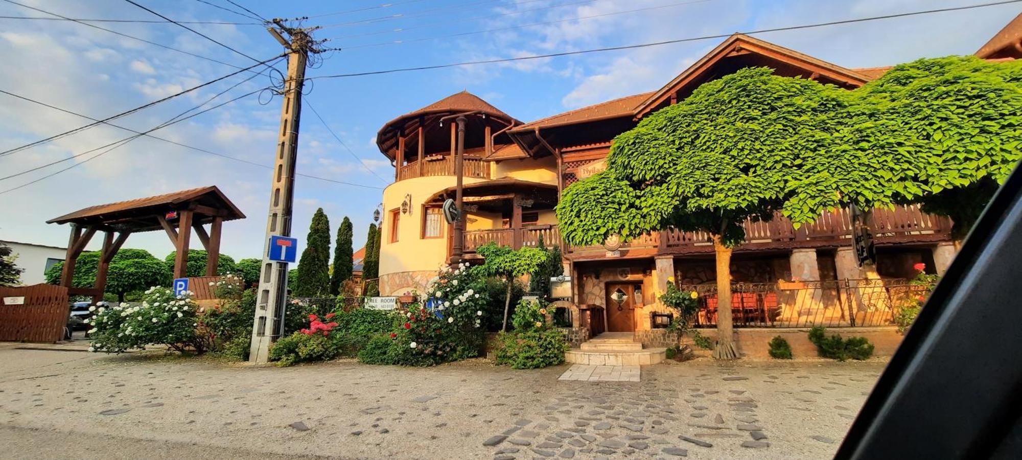 Castle Wellness Resort Sosto Nyíregyháza Exteriör bild